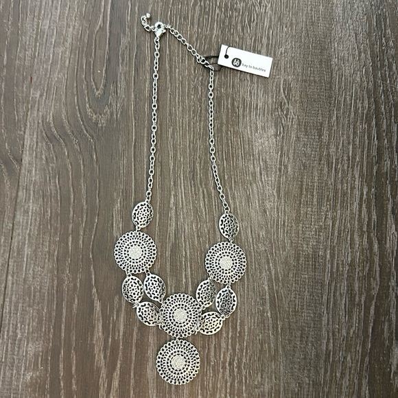 Fashion tiered necklace, never used, new with tags - Picture 1 of 3